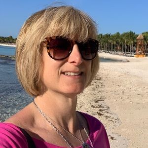 Meet your Posher, Cynthia